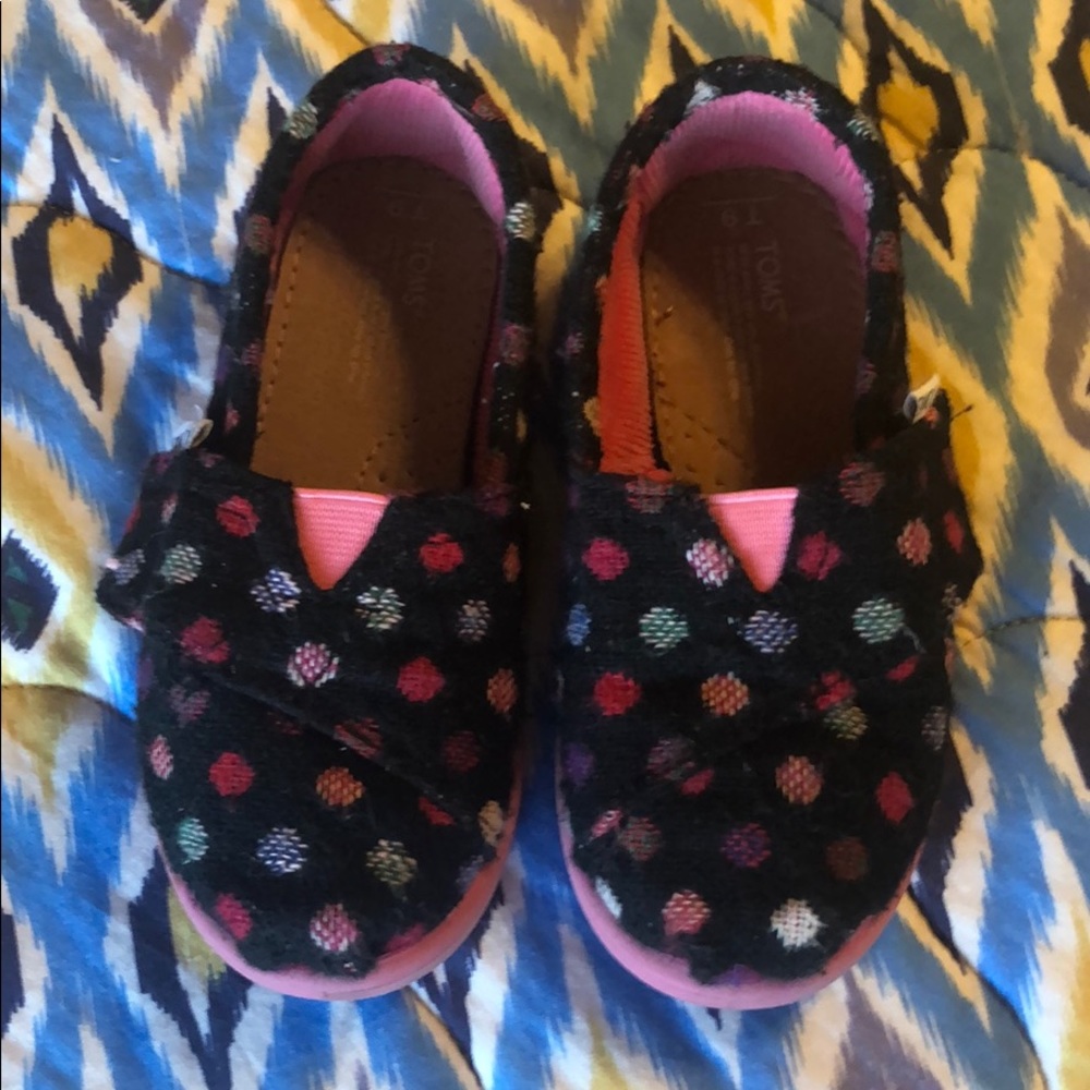 Super cute Toms